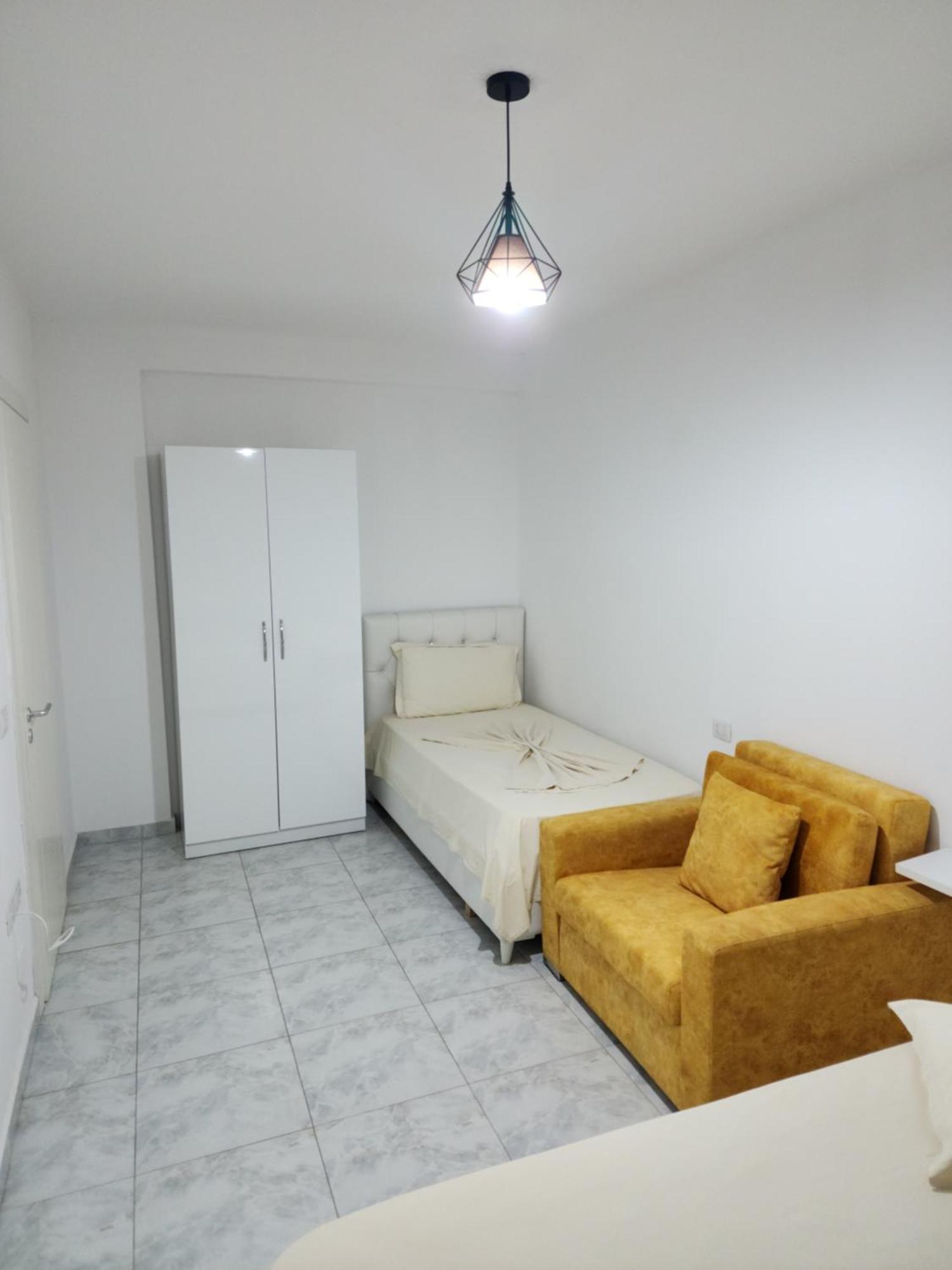 And Besniku Hotel *